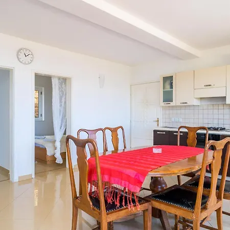 Gorgeous In With Kitchen Holiday home Orasac