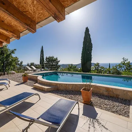 Gorgeous In With Kitchen Holiday home Orasac